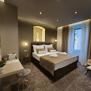 Ma Pe Luxury Split